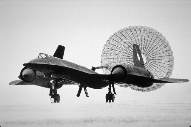 airandspace's tweet photo. On this day in 1990, our Lockheed SR-71 Blackbird made a last flight befitting its incredible career, setting a new speed record while flying from LA to DC in 1 hour, 4 minutes, and 20 seconds, averaging 2,124 mph. https://t.co/kdpYOo8bj5