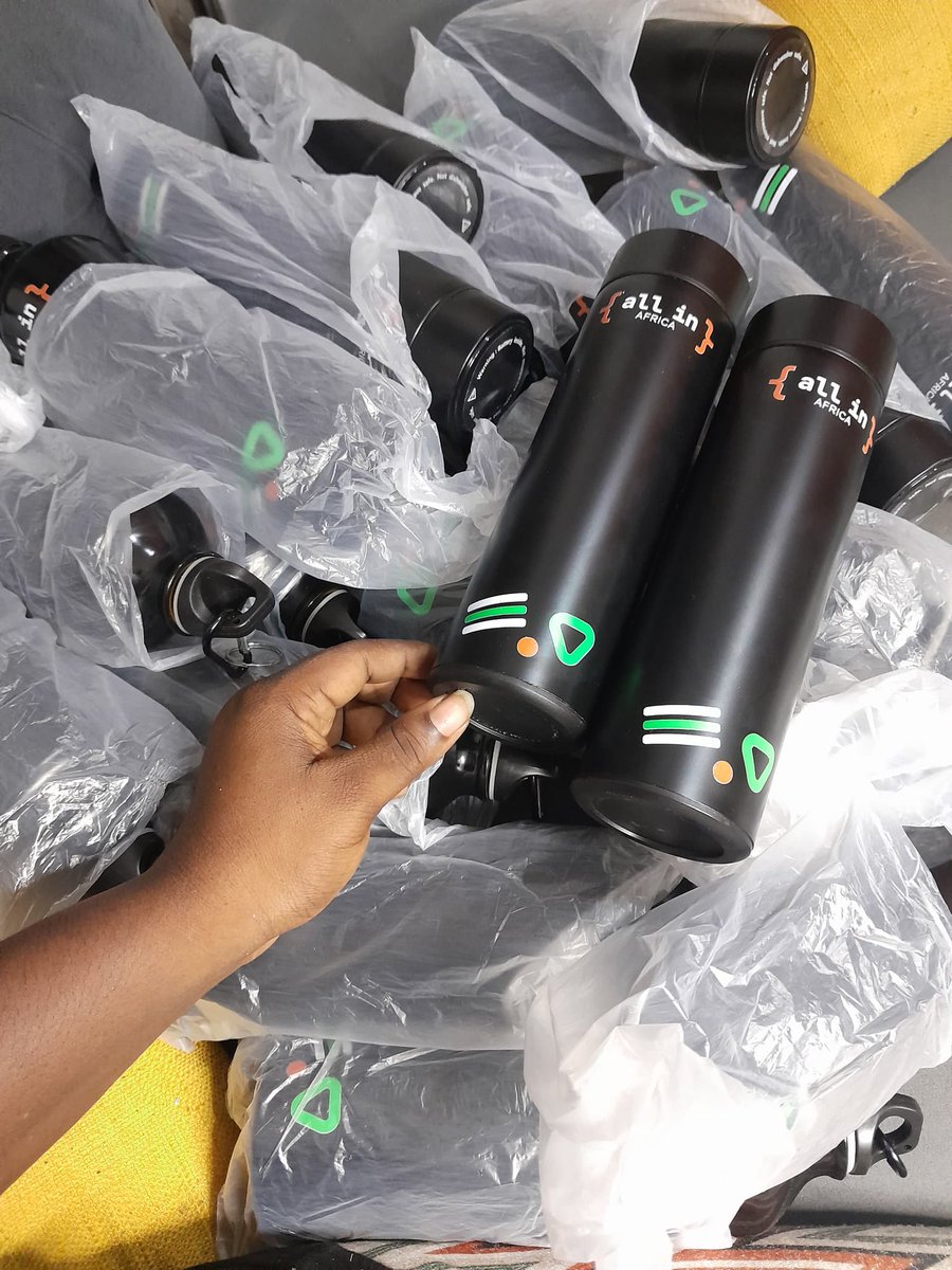 Rubycreatives_'s tweet image. This or that 👇

Fun fact: Durable prints and swag items make lasting impressions! That&apos;s why we offer the best quality to ensure your brand leaves lasting impressions for years to come. 

Choose us for prints &amp;amp; swag that stand the test of time! Send us a DM now!

#Rubycreatives