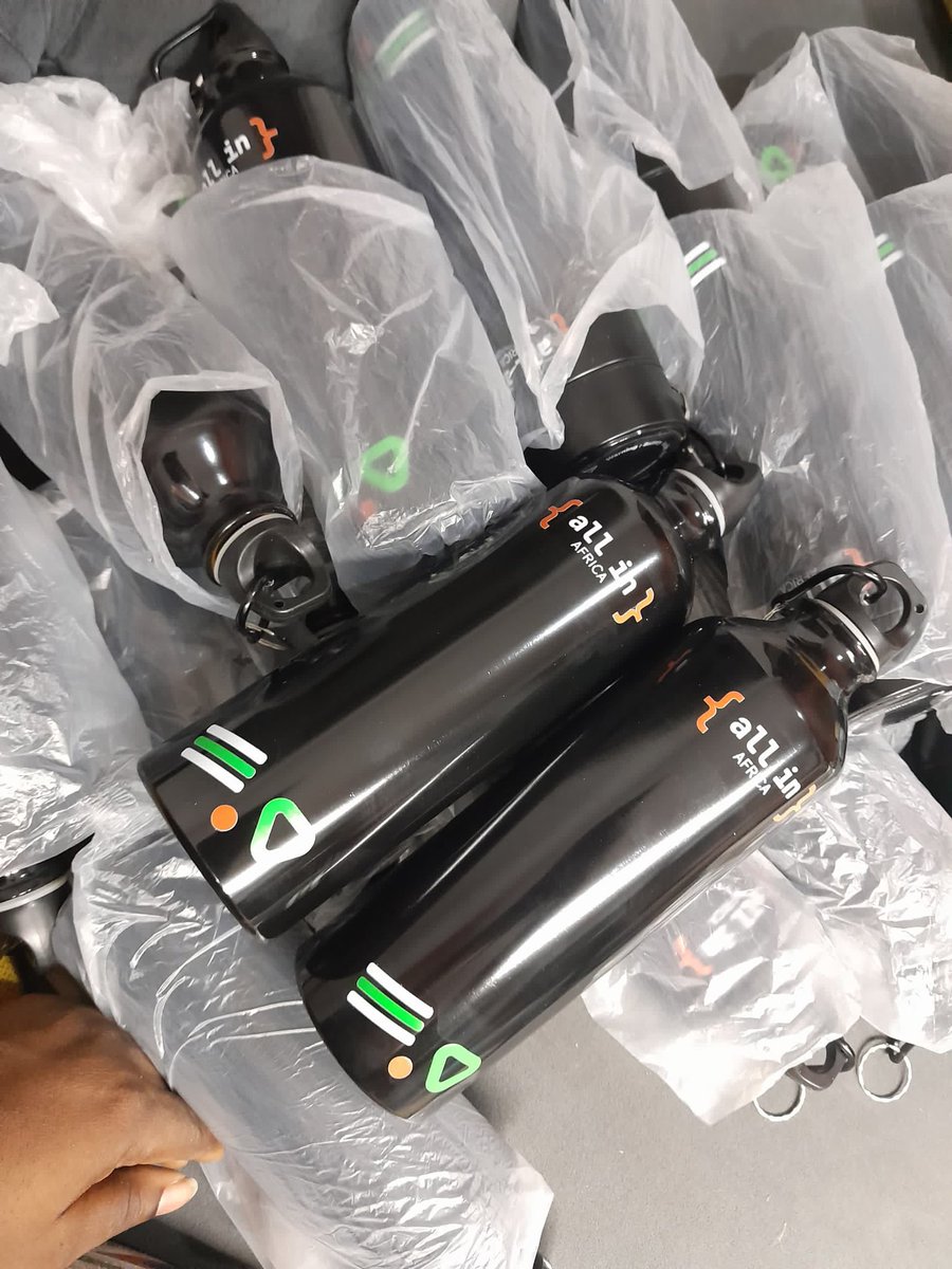 Rubycreatives_'s tweet image. This or that 👇

Fun fact: Durable prints and swag items make lasting impressions! That&apos;s why we offer the best quality to ensure your brand leaves lasting impressions for years to come. 

Choose us for prints &amp;amp; swag that stand the test of time! Send us a DM now!

#Rubycreatives