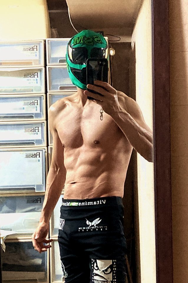 #イラストと描いた人
←イラスト  描いた人→ 