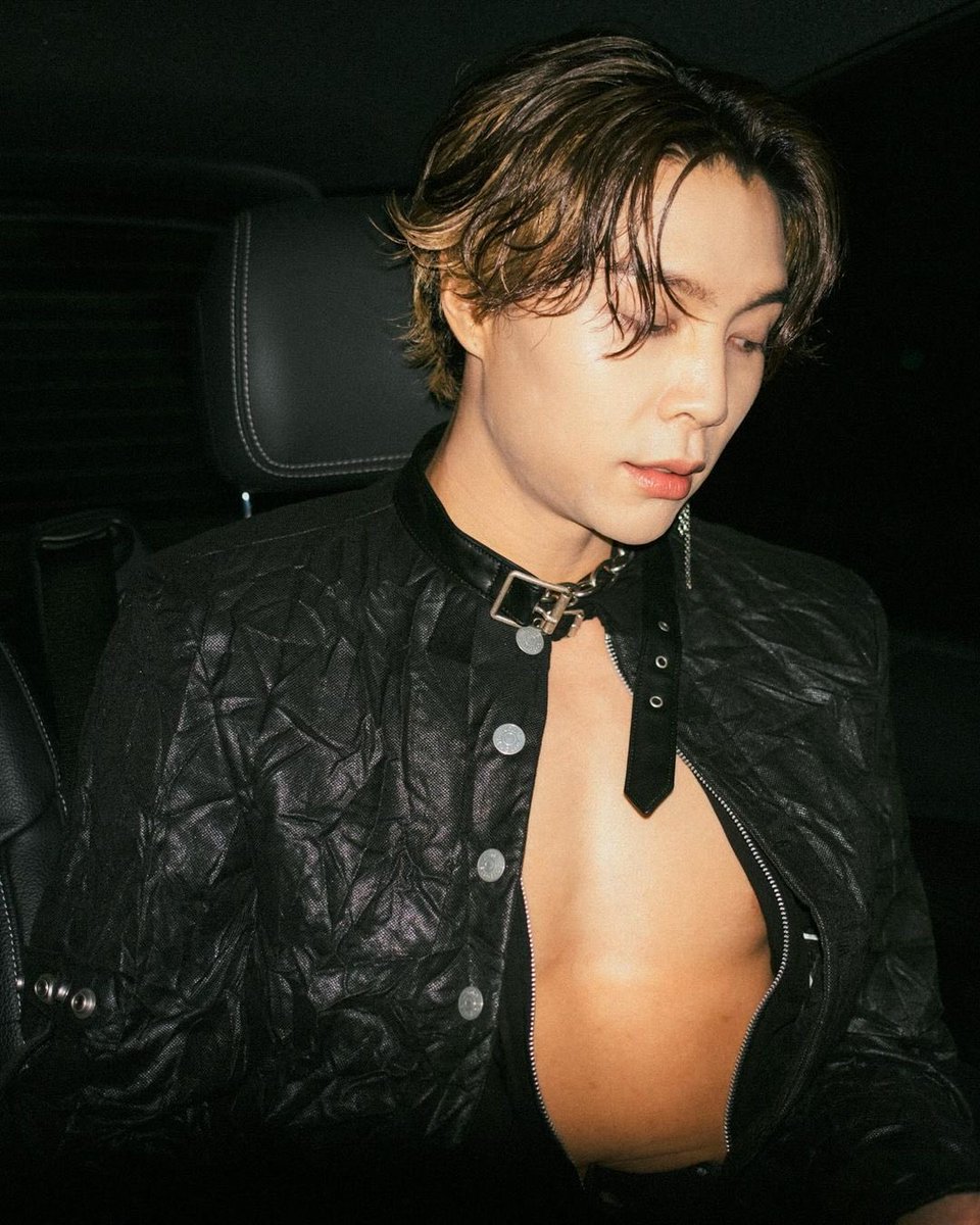 suhpremacistJ's tweet photo. JOHNNY SUH 🔥 https://t.co/VlkBuoixNa