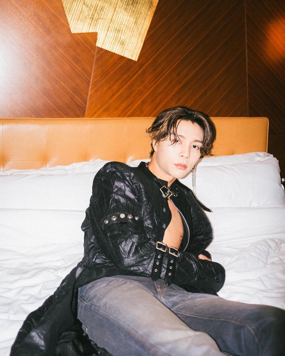 suhpremacistJ's tweet photo. JOHNNY SUH 🔥 https://t.co/VlkBuoixNa
