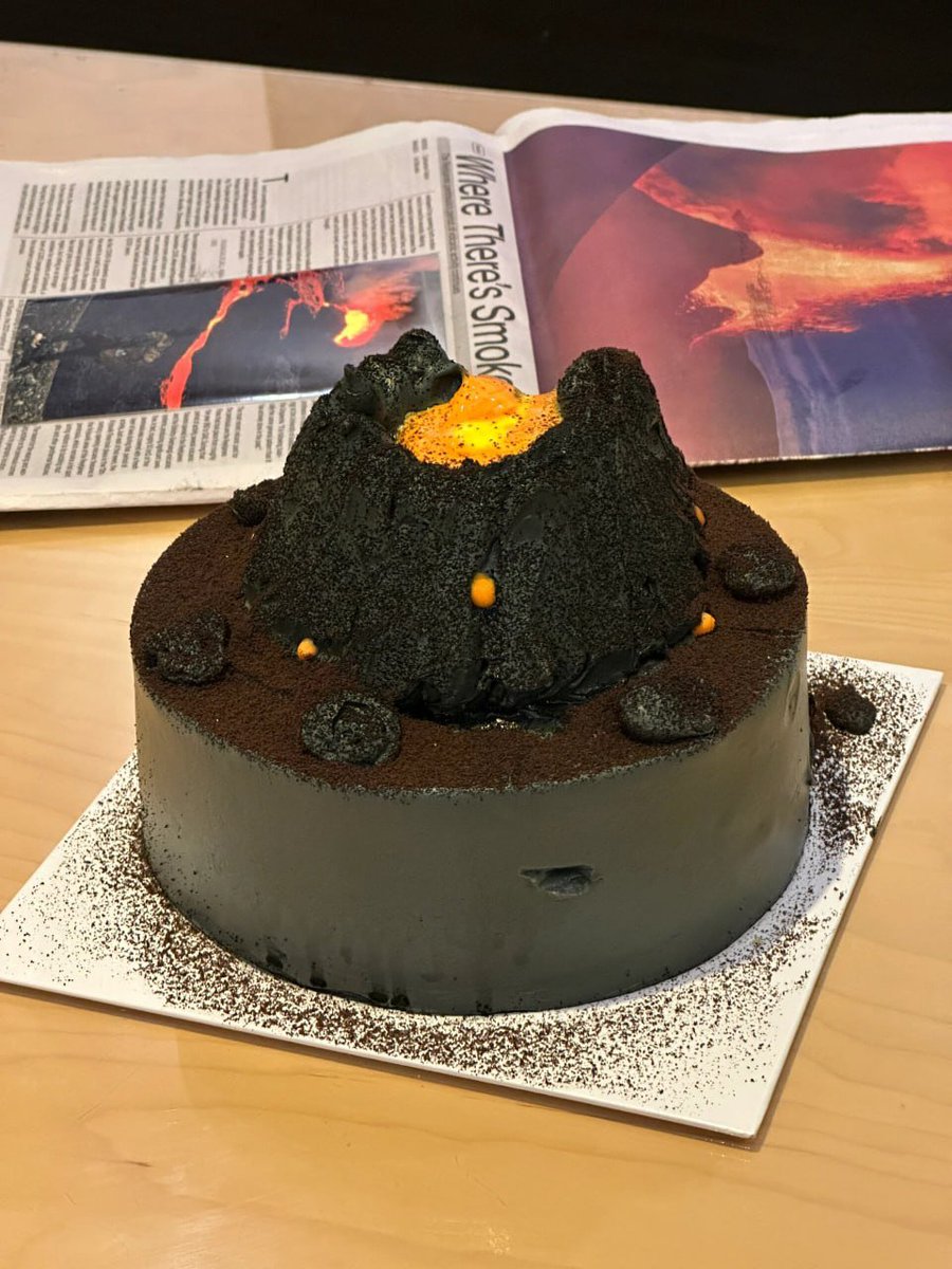PLLAddictsBRd's tweet image. Volcano Cake