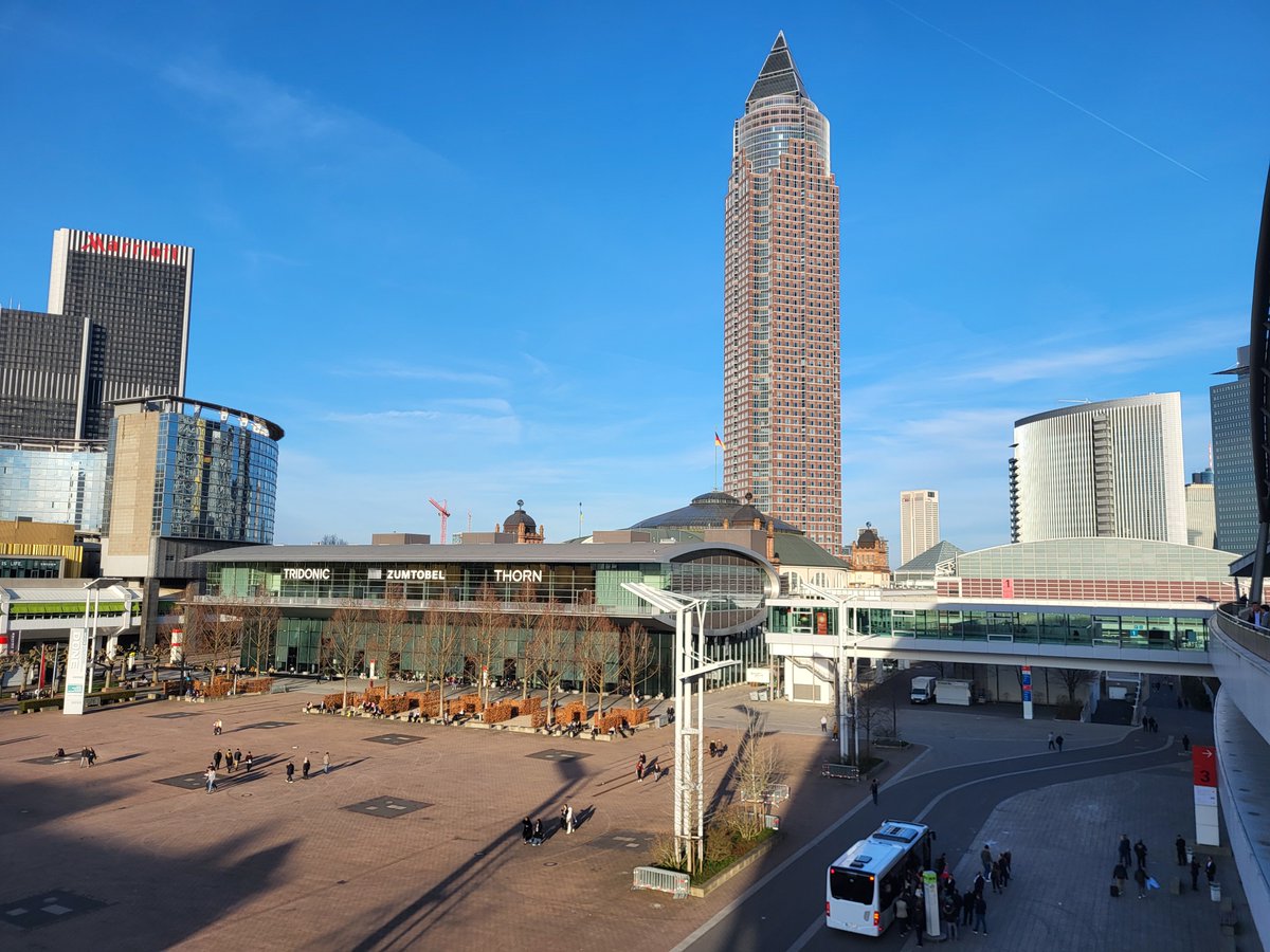 Spring vibes ! 2 days <a href="/MesseFrankfurtN/">MesseFrankfurtNL</a>  to visit <a href="/Light_Building/">Light + Building</a> #Lb24 total of 38000 steps but i met lots of nice people.  #frankfurt #light