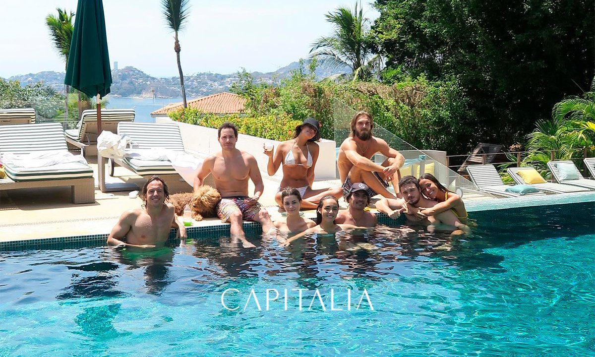 CAPITALIALIVING's tweet photo. Throwback a los días soleados y las olas saladas en Acapulco. ¡Reviviendo esos momentos de pura felicidad bajo el cielo azul y el sol radiante. 

📱 Contacto: 55 3000 5566 
🔍 Sitio Web: https://t.co/Yzx7mJUYof 
😯 Conoce más: https://t.co/XTfWfdzRq8 https://t.co/d2UJw0HWPz
