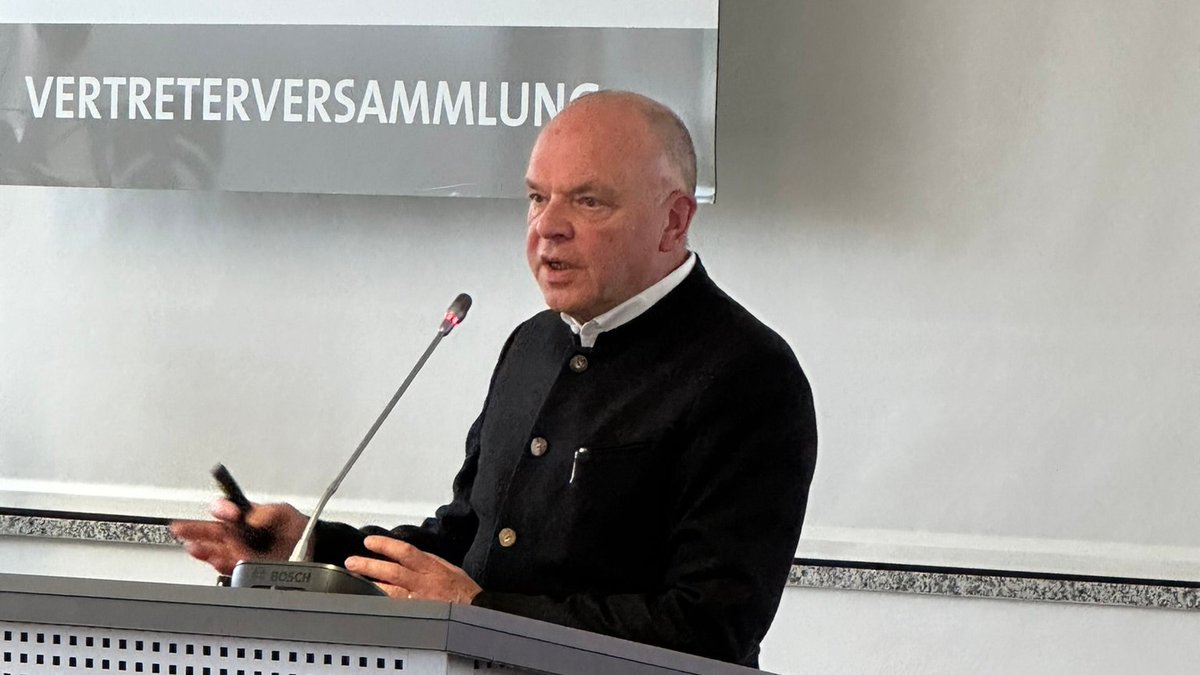 KV Rheinland-Pfalz (@kv_rlp) on Twitter photo Dank der Initiative der #KVRLP wurden 12 zusätzliche Psychotherapeutensitze geschaffen. Vorstand Peter A. Staub: "Das ist ein großer Gewinn für die Patientenversorgung!"
<a href="/kbv4u/">Kassenärztliche Bundesvereinigung (KBV)</a> <a href="/HausaerzteRLP/">Hausärztinnen- und Hausärzteverband RLP</a> <a href="/IfaRlp/">IFA-RLP (Initiative der Fachärzte/innen in RLP)</a> <a href="/FAV_RLP/">FAiRLP</a> <a href="/LPKRLP/">LPK RLP</a> <a href="/DptvRlp/">DPtV RLP</a> Dank der Initiative der #KVRLP wurden 12 zusätzliche Psychotherapeutensitze geschaffen. Vorstand Peter A. Staub: "Das ist ein großer Gewinn für die Patientenversorgung!"
<a href="/kbv4u/">Kassenärztliche Bundesvereinigung (KBV)</a> <a href="/HausaerzteRLP/">Hausärztinnen- und Hausärzteverband RLP</a> <a href="/IfaRlp/">IFA-RLP (Initiative der Fachärzte/innen in RLP)</a> <a href="/FAV_RLP/">FAiRLP</a> <a href="/LPKRLP/">LPK RLP</a> <a href="/DptvRlp/">DPtV RLP</a>