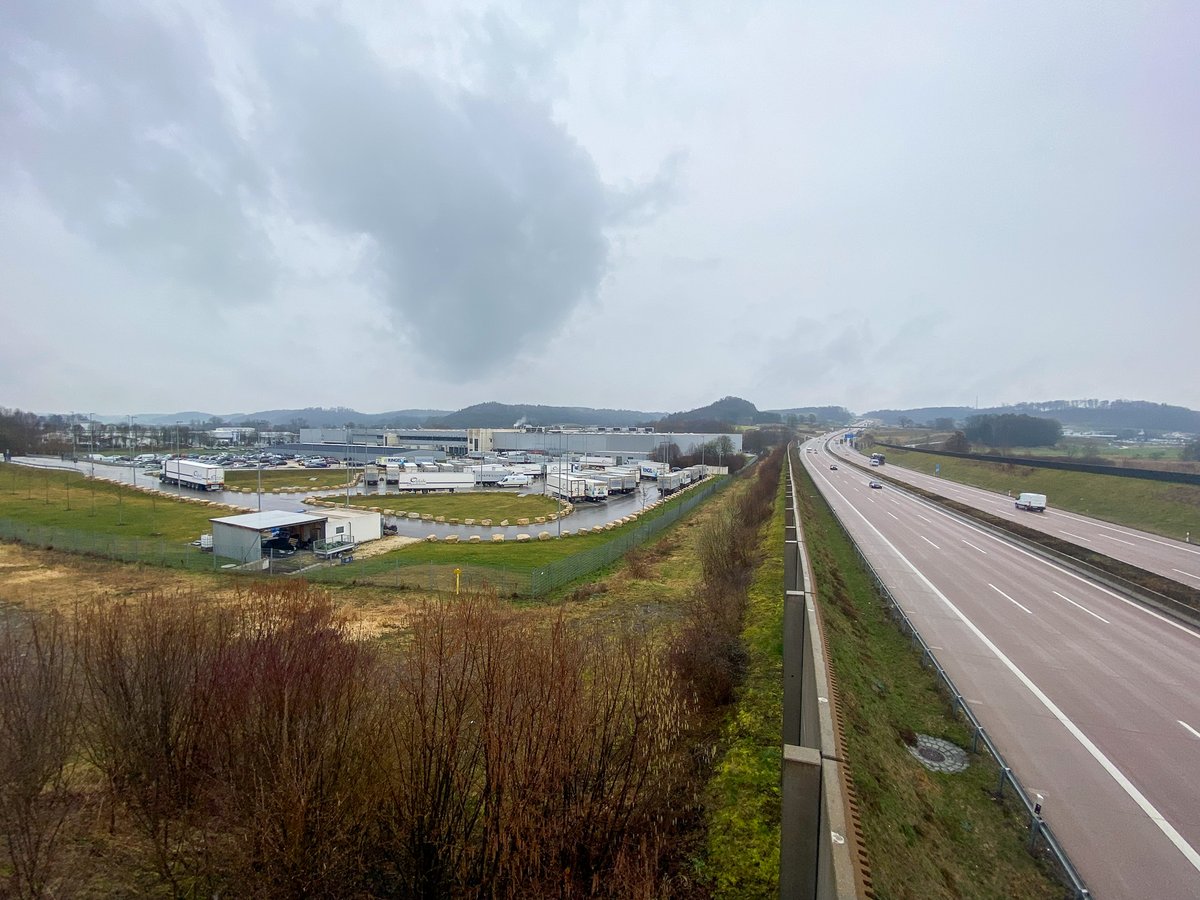 #Zusmarshausen setzt sich im Zuge des Bahnausbaus #Ulm - #Augsburg für einen #Regionalzughalt ein. Dafür wird derzeit in einem ersten Schritt das Potential ermittelt. StM Bernreiter hat sich vor Ort ein Bild vom möglichen Zughalt gemacht. 🏗️ 🚉 #Bahnausbau