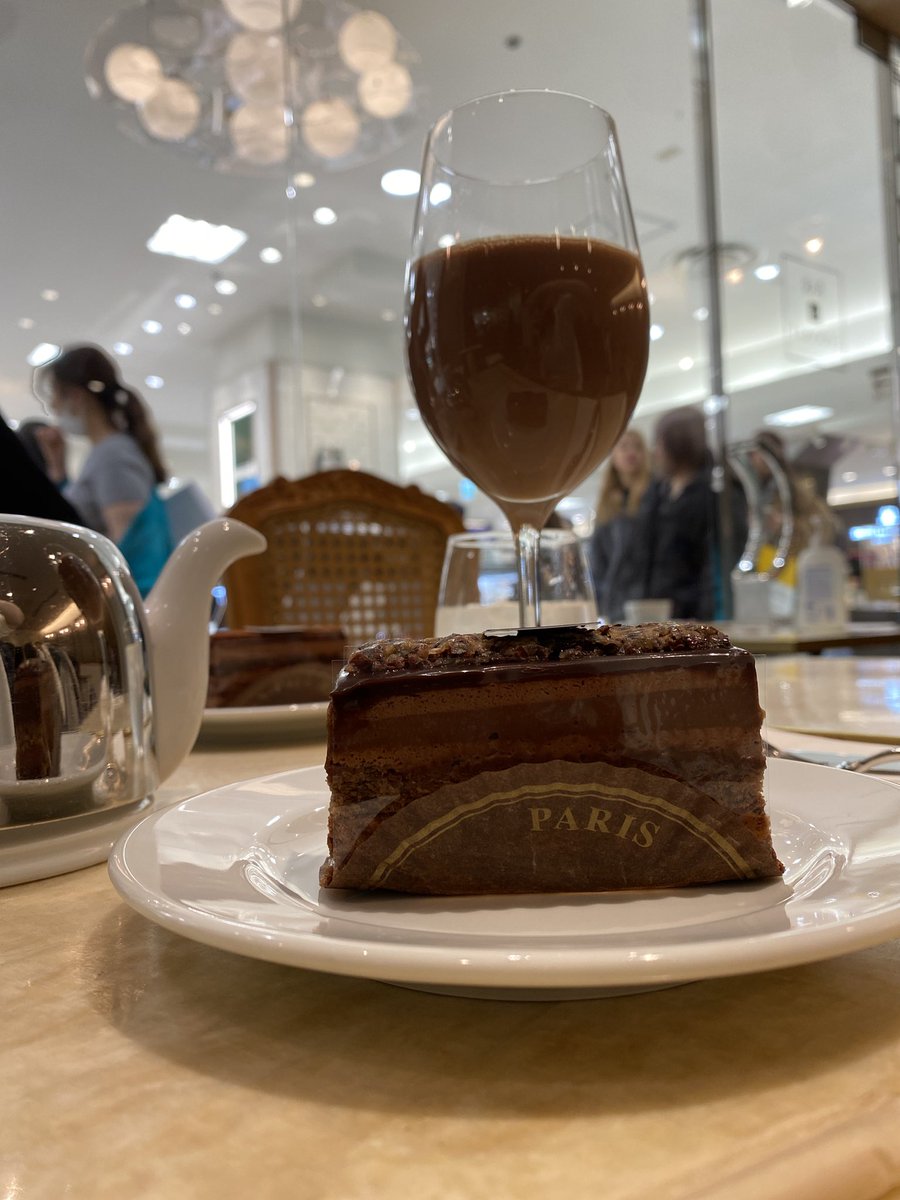 spring_smpl's tweet photo. ジャン=ポール・エヴァン
トンカのケーキ食べたけどあまり好みではなかった😗ドリンクは美味でした🧡 https://t.co/fblAS79C2h
