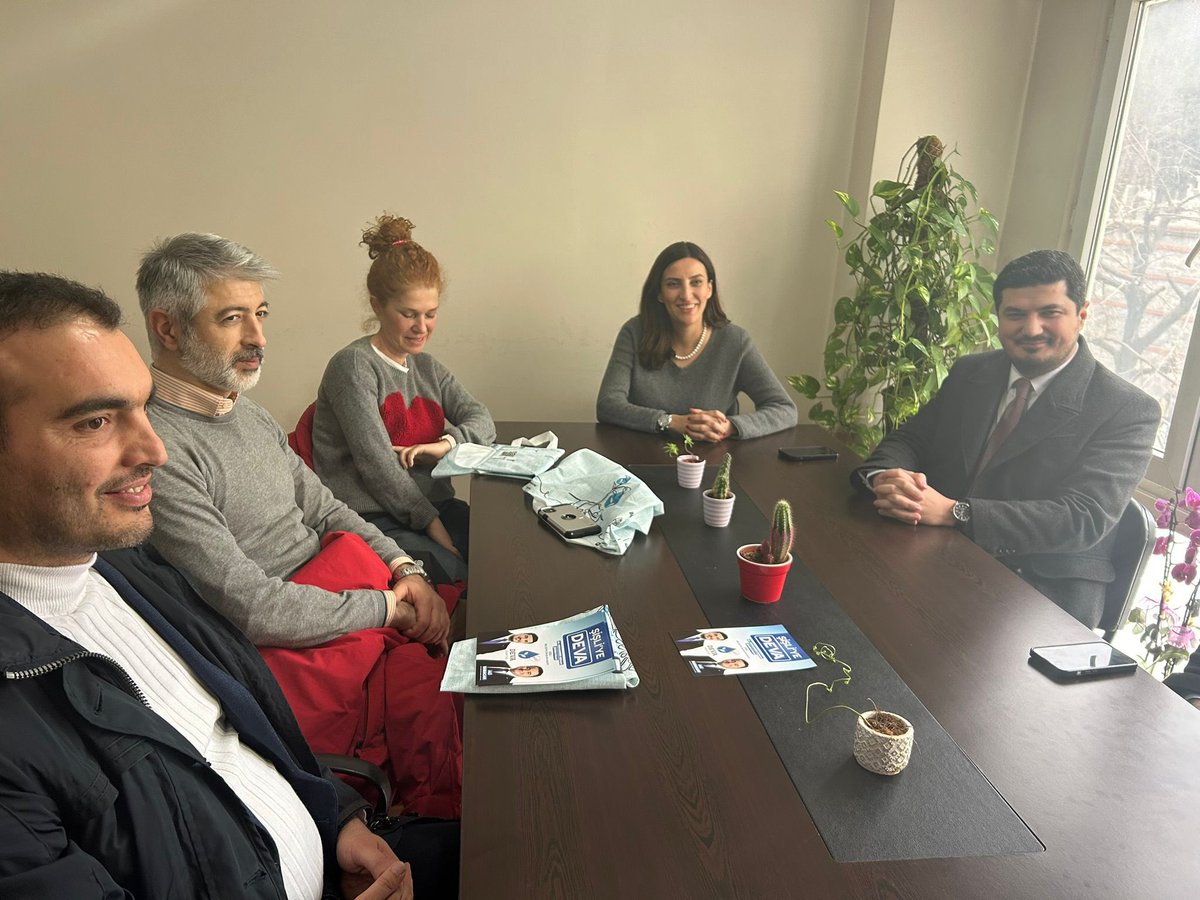 Bugün Şişli saha çalışmamız kapsamında Belediye Başkan Adayımız <a href="/benansenbayram/">Av. Benan Şenbayram</a> ve yol arkadaşlarımızla birlikte yerelin sesi Şişli Kentim Gazetesi’ni ziyaret ettik. 

Bizleri kabul ettikleri ve çalışmalarımızın kamuoyuna duyurulmasını sağladıkları için <a href="/SisliKentim/">kentim şişli gazetesi</a>