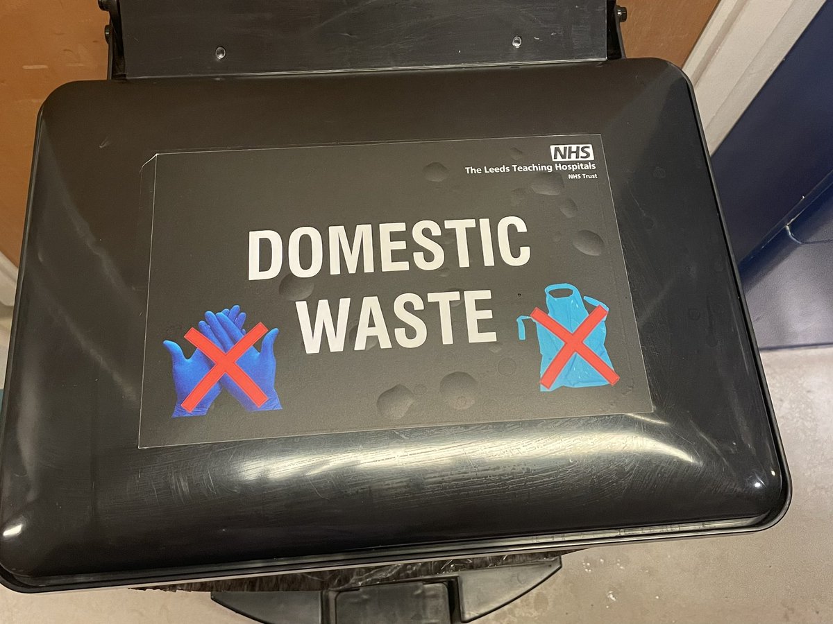 Visit to L03 today - a clear visual in place to help with the appropriate segregation of waste - A great idea #criticalcare team! @LeedsHospitals #IPC