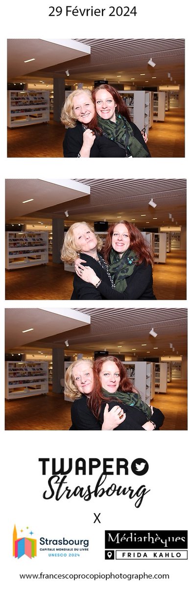 #Twapero_SXB 📸

EST-CE QUE QUELQU'UN a pris en photo <a href="/EmmanuelViverge/">EmmanuelViverge 📸</a>, prenant en photo <a href="/BastianMyriam/">Bastian Myriam</a>, prenant en photo <a href="/SebastienLett/">sᴇ́ʙᴀsᴛɪᴇɴ ʟᴇᴛᴛ 🇲🇫</a>, prenant en photo <a href="/J_Laas/">Jennifer Siegel-Laas</a> &amp; <a href="/Cultureuse/">Isa la Cultureuse</a>, se prenant en photo ??

En reculant ainsi, on doit pouvoir arriver sur le parvis de la médiathèque 🤣