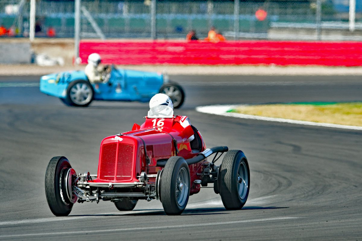 Who’s geared up for a two-day Silverstone Spring Start in exactly one months time?!

📸 Peter Collins

#vscc #silverstonespringstart #vsccracing #vintagecarracing
