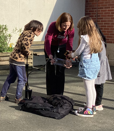 bank_primary's tweet photo. Year 3 had a visit from Dr Lindsay Bennet to talk about her job as a Meteorologist. It was very exciting and the children got to carry out some weather experiments! @AtmosSciencem @AMOF_Science @drlbennett https://t.co/GXipa26Yci