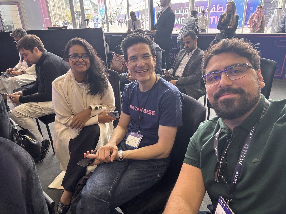 <a href="/salwaradwi_/">Salwa Radwi</a> and <a href="/viewfromhk/">Robby Yung ⦿⦿⦿</a> ready for their talk! Meet them at the Investor Stage