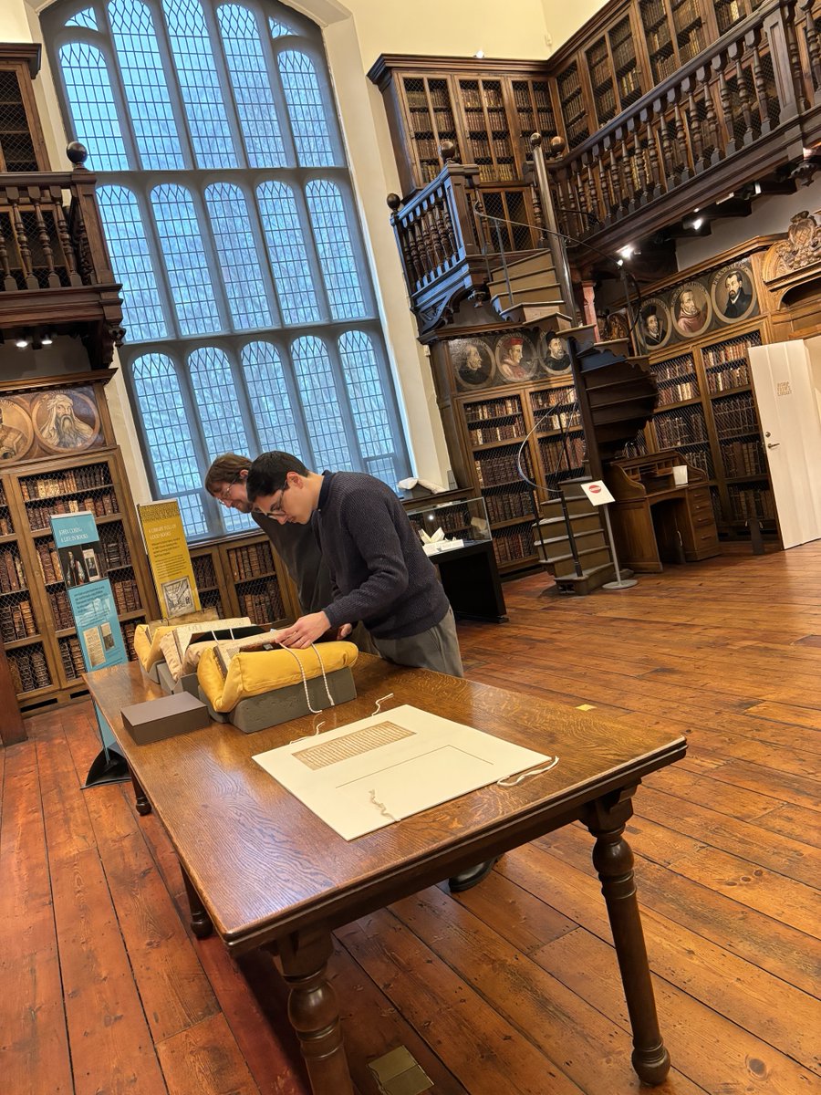 📚Our new #palaeography lecturers at Cosin's library are exploring #medieval and #earlymodern manuscripts for a new course! tinyurl.com/imemscourse
⭐️It's an honour to have access to these primary sources #imems #MedievalStudies