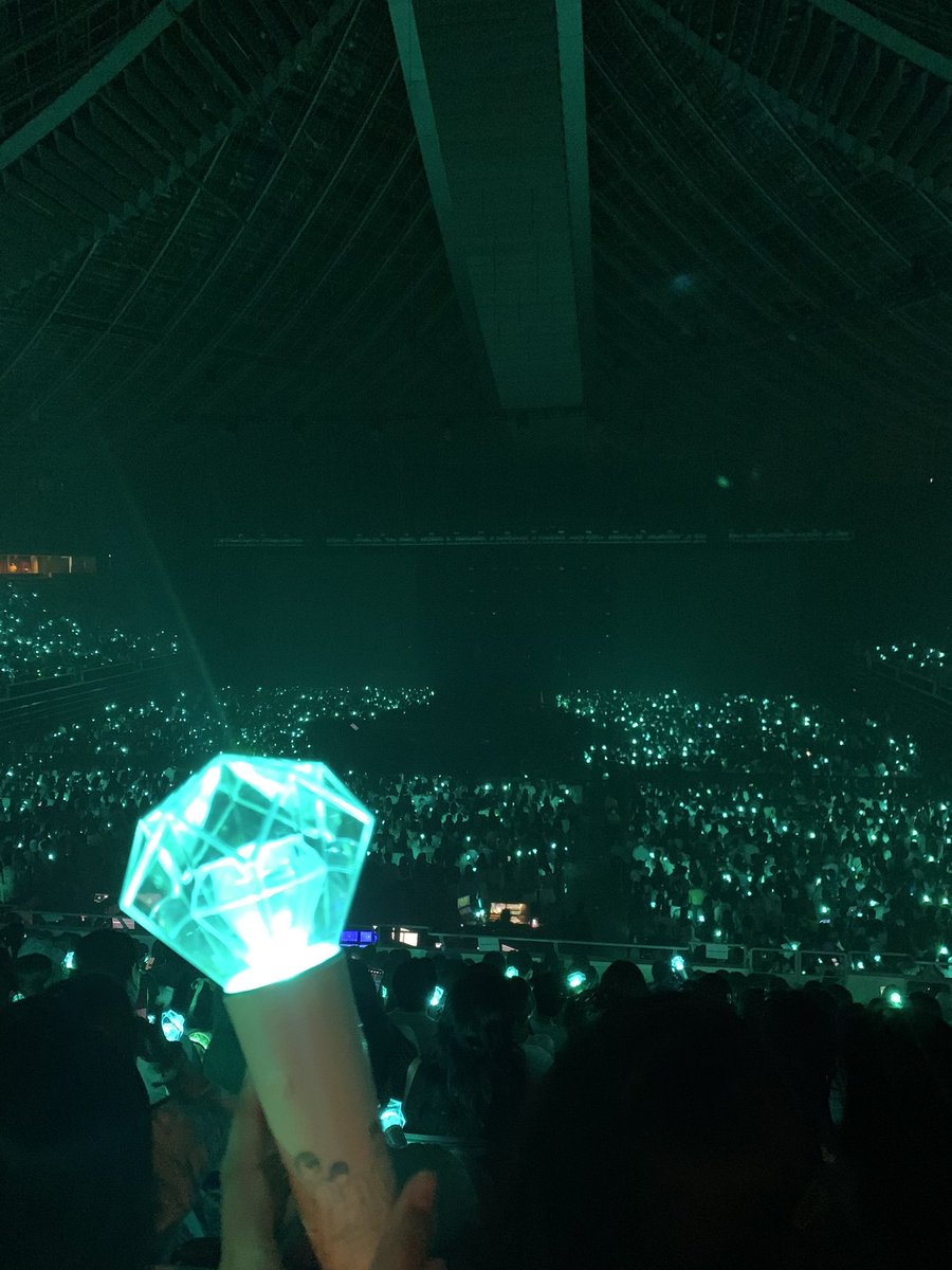 shawolforevaa's tweet photo. THANKYOU SHINeee MY HEART IS FULLL #SHINee_WORLD_VI_inSG 🩵🩵🩵🩵🩵 https://t.co/wmfzOoVs0N