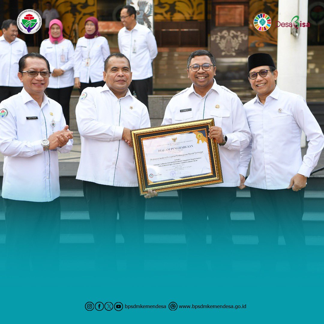 JAKARTA - Menteri Desa, Pembangunan Daerah Tertinggal, dan Transmigrasi (Mendes PDTT) Abdul Halim Iskandar memimpin apel pagi gabungan di Kantor Kalibata Kemendesa PDTT. Rabu (06/03/24)
