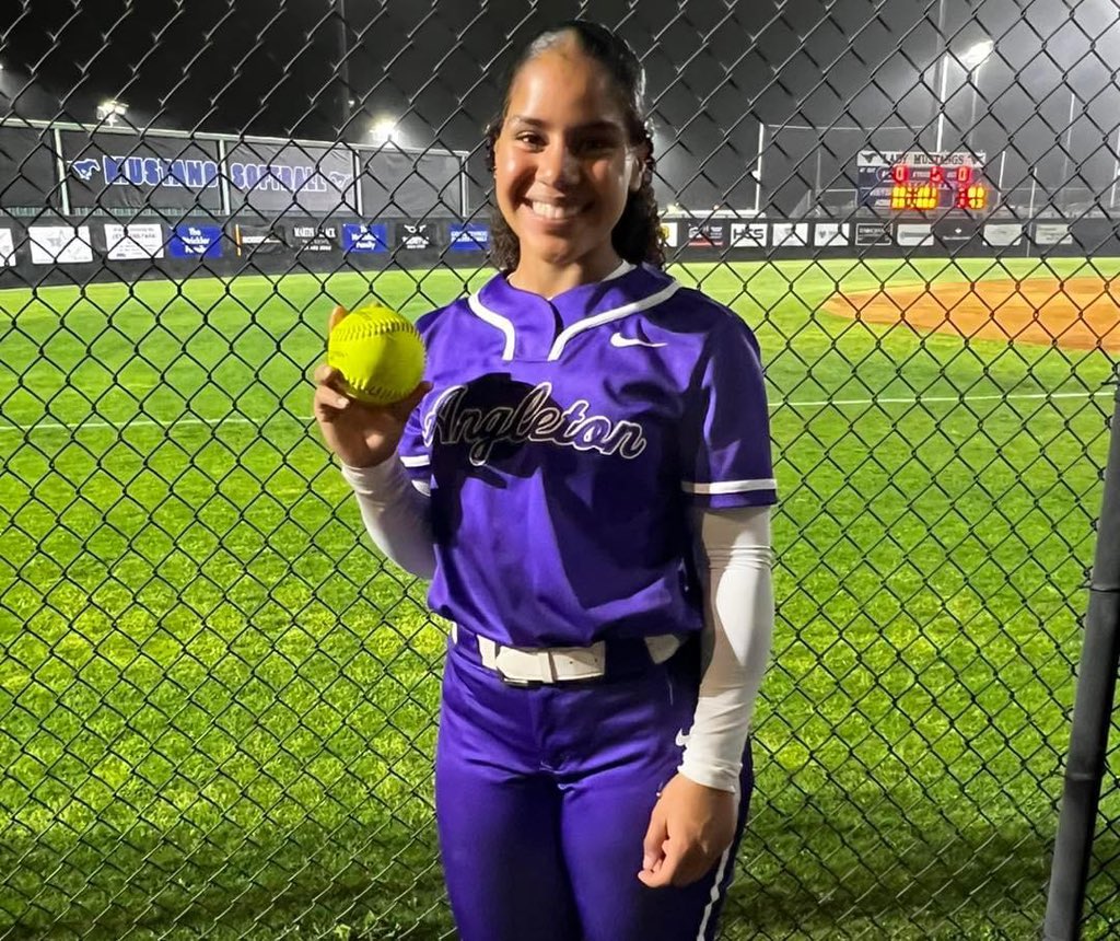 angletonsb's tweet photo. Final scores from tonight’s games vs Friendswood

Varsity picked up the win in their district opener! Congrats to Gabby Scott for her solo homerun and to Rylee Church for pitching a complete game and earning the win. https://t.co/YyfY72mDn4