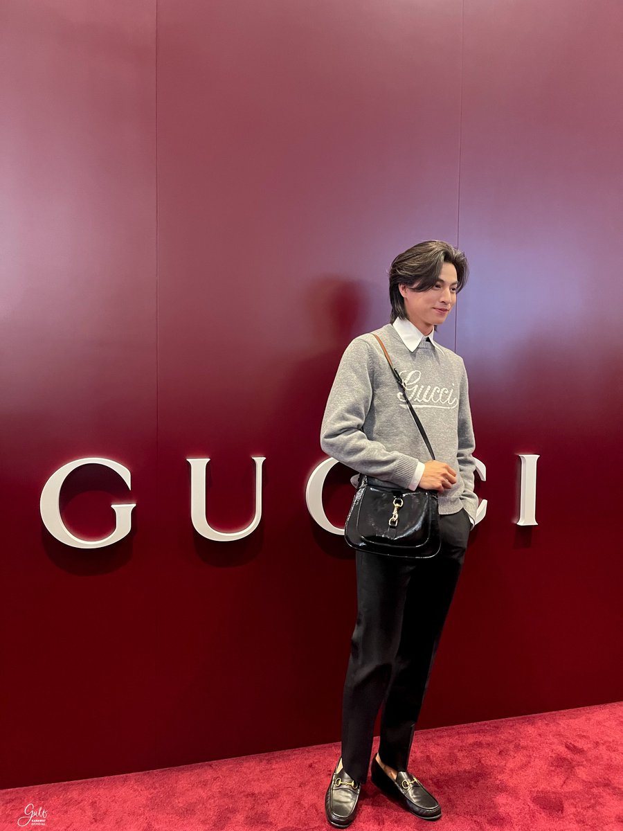 ลุคเต็มตัวคือหล่อปังมาก กรี้ดดด!

GULF BA GUCCI IN MY
#GucciTRXGulf
#Gucci
