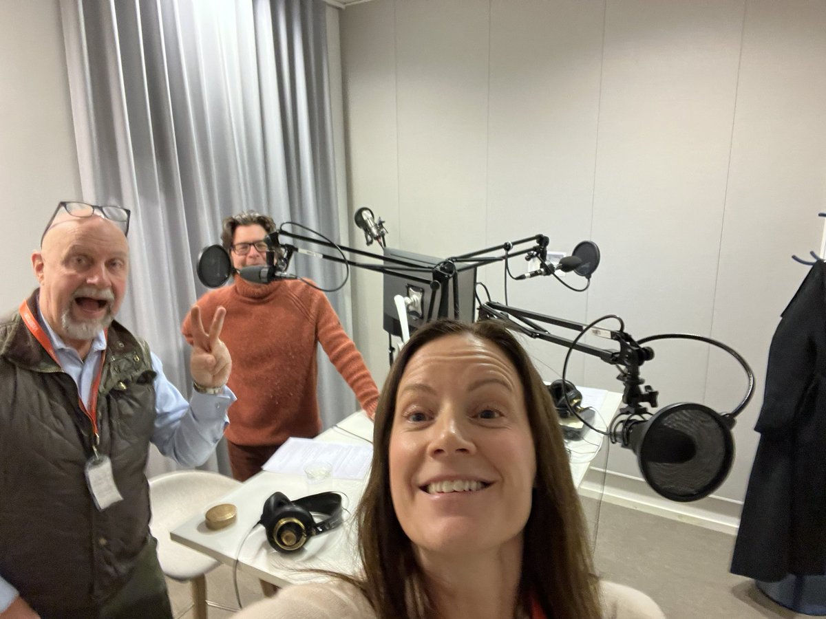 Anna Hammer (@oster_anna) on Twitter photo Idag har vi poddat, håll utkik! <a href="/vmunkhammar/">viktor munkhammar</a> <a href="/OlofManner1/">Olof Manner</a> <a href="/dagensindustri/">Dagens industri</a> #makrorådet Idag har vi poddat, håll utkik! <a href="/vmunkhammar/">viktor munkhammar</a> <a href="/OlofManner1/">Olof Manner</a> <a href="/dagensindustri/">Dagens industri</a> #makrorådet