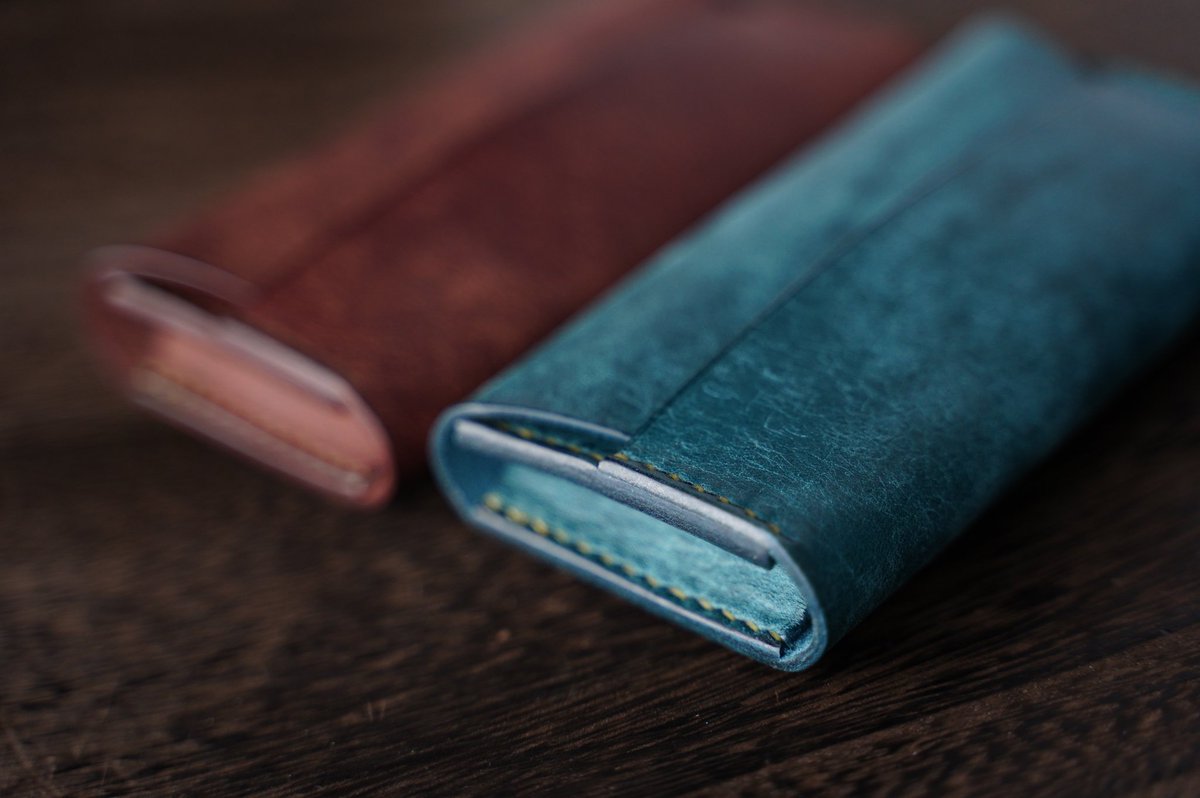 Takuya_craft's tweet photo. プエブロでマチありバージョンの名刺入れを作りました！
金具を使わない革と糸のみの名刺入れ。
#プエブロ　#名刺入れ
#革小物 #革製品 #レザークラフト #ハンドメイド https://t.co/8YRqh1ogye