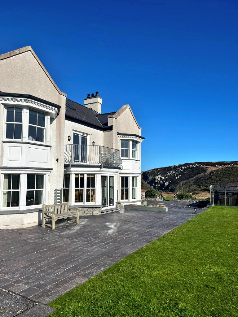 Its beginning to feel like Spring here at Llanlliana Coastal Retreat 🌸☀️

Visit llanlliana.com/booking to view our availability 🌷

#llanlliana #cemaes #anglesey #accomodation #ynysmon #luxury #retreat #spring