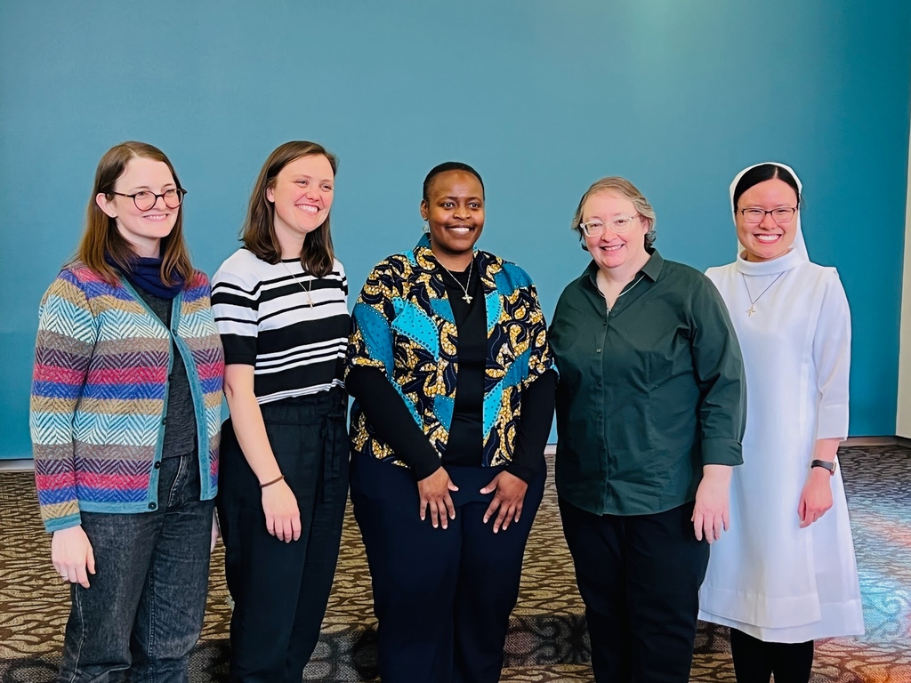 Find out what's new with our novice Sisters! 'Five women of different ages, nationalities, and histories living together and learning about a countercultural, alternative way of living that is meant to be an example for the life of the world' Read more at …rativedominicannovitiate.blogspot.com