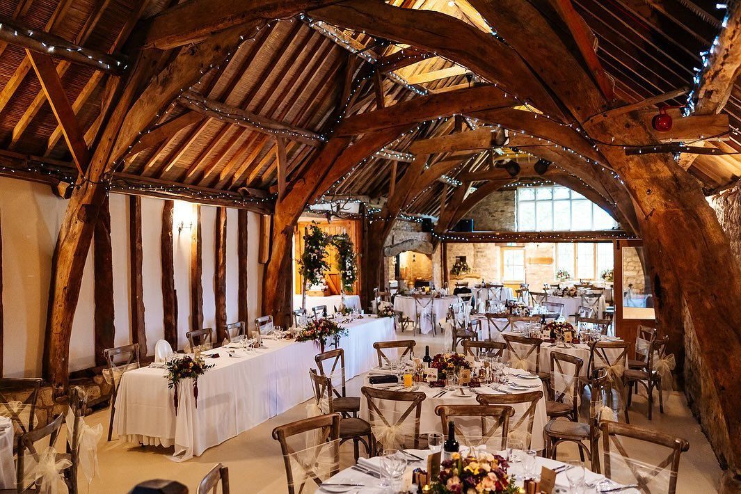 Notley Tythe Barn is the dream wedding venue you've been searching for! 🌟✨ This elegant and unique 12th-century barn provides the perfect backdrop for your special day. 💒💕

thecompleteweddingdirectory.co.uk/NotleyTytheBar… 

#weddingvenue #weddingsuppliersbuckinghamshire #rusticweddingvenue