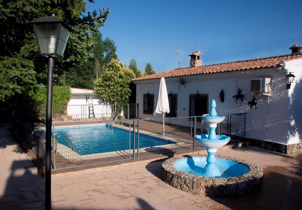 FotoAlquilercom's tweet photo. #Albacete ❤️Alquiler de #casarural en la laguna de San Pedro, que dispone de su propio #embarcadero🛶 y zona de baño privada🤩 además de #piscinaprivada y barbacoa.
https://t.co/V2hlvqAV83
#LagunasDeRuidera #AlbaceteCasaPiscina #LagunaDeSanPedro #Fotoalquiler https://t.co/ToW4EUDPUD