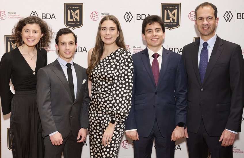 A Noruega y Los Ángeles a defender casos empresariales I Ocho alumnos de la Facultad han participado recientemente en dos case competition previos al <a href="/uniccofficial/">UNICC</a>, que comienza este domingo 10 de marzo. 

unav.edu/noticias/-/con…