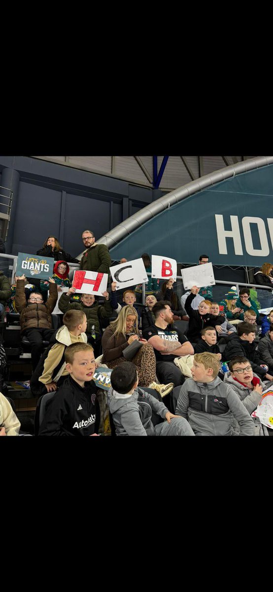 On Friday night the P6 boys went to the SSE Arena to watch the Belfast Giants vs Coventry Blaze. The atmosphere was electric all thanks to our boys, great night had by all