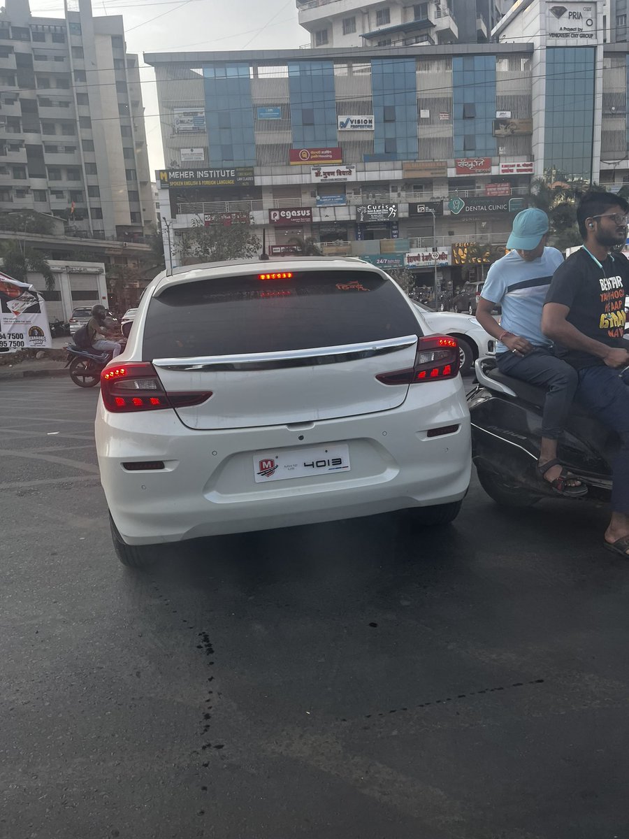 tshutterpro's tweet photo. @PuneCityPolice Extreme rough &amp; reckless driving at Koregaon Bhima
#pune 
#punetraffic https://t.co/qcJspP1wrd