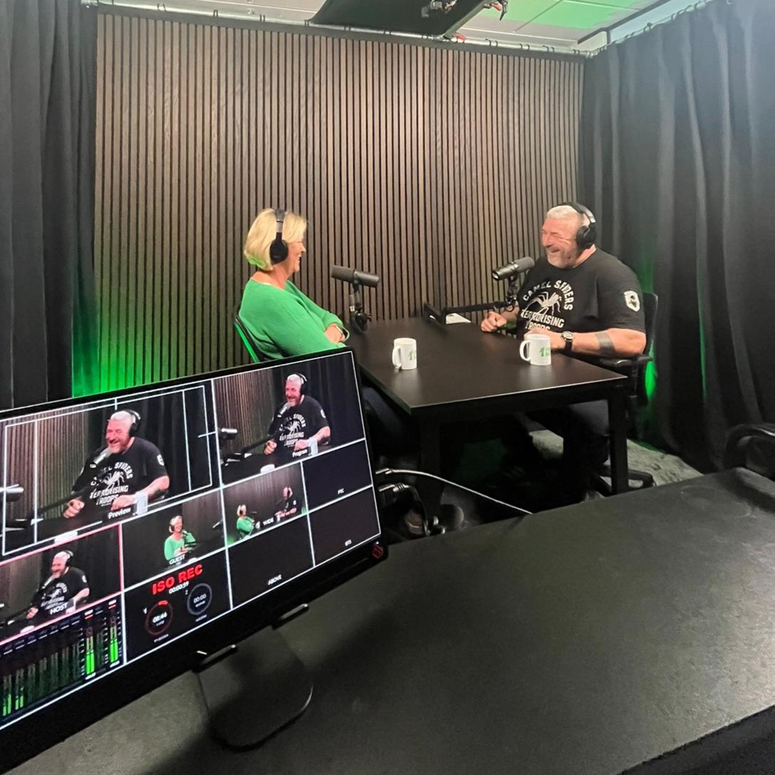 Here's a behind the scenes from when Mandy Hickson joined us in the studio for an incredible episode of 'The Debrief'.🎙️ Mandy's Episode 'FEMALE FIGHTER PILOT' is available to watch now on Youtube & Spotify!😁 #forceradio #militarypodcast #thedebrief #bigphilcampion #sas