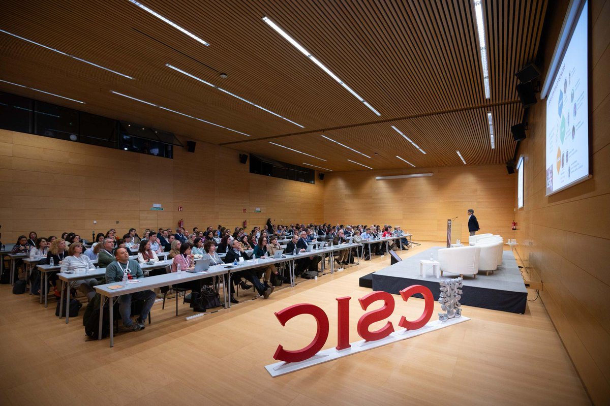 CSIC's tweet photo. Esta semana el #CSIC ha celebrado en Logroño las Jornadas de Gerentes de la institución, donde se ha abordado el desarrollo estratégico de gerencias, su proceso de modernización y se ha puesto en valor los casos de éxito desarrollados en institutos de investigación. #EquipoCSIC https://t.co/hBDgztG2nQ
