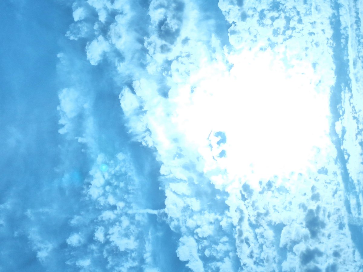 Chemtrail101's tweet image. #Manmade skies