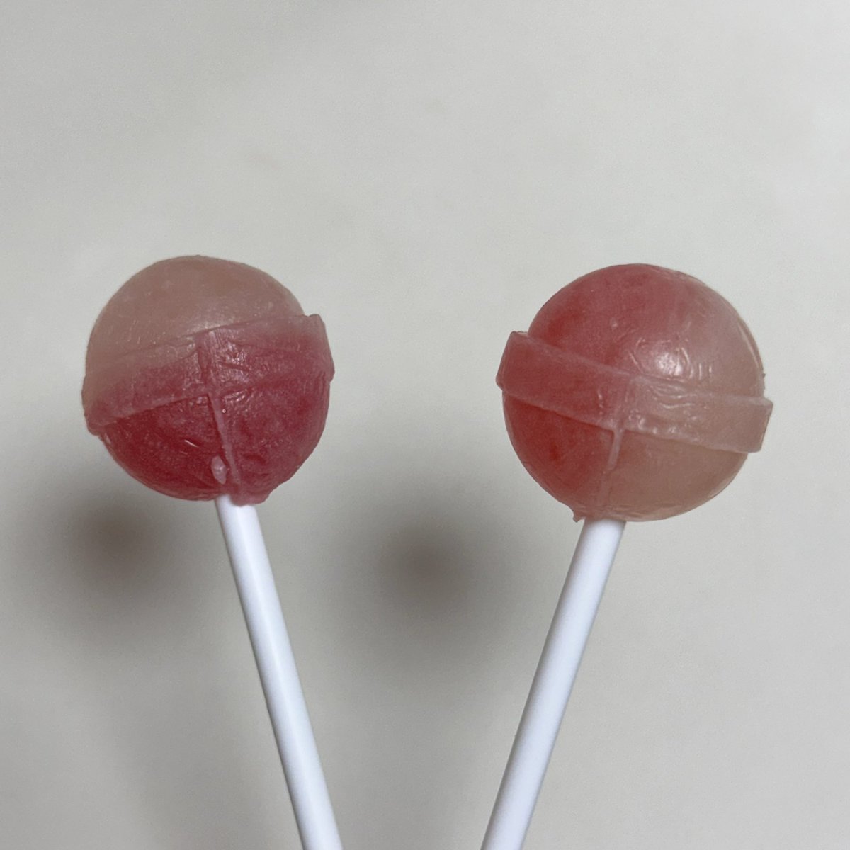 그간 주전부리를 모아모아 짼민수🍭

정확히 몰라서 다사봤는데 내는 예감 강경 치즈그라탕파인데 김재완은 왠지 오리지널 먹었을거같구,, 츄파츕스도 생각보다 비슷해서 사탕포카의 맛이 궁금해지는🤔ㅋㅋㅋㅋ 더불어 그에 취향도 궁금해지네요 저는 다조와하지만 딸기크림최애🩷