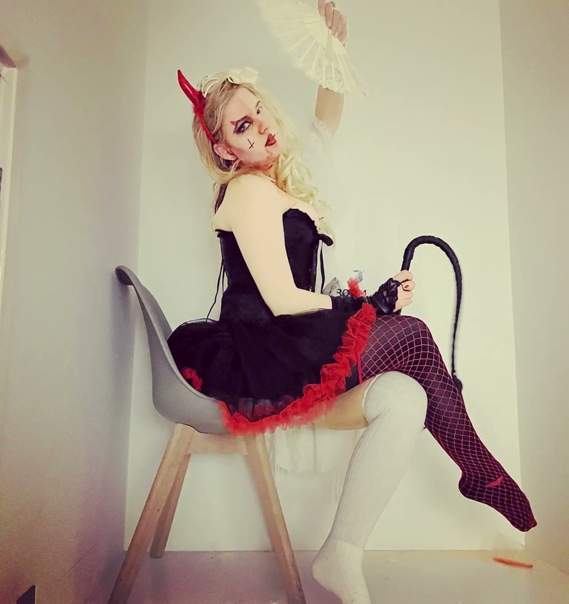 AgataNielsen's tweet photo. Typical actress 🙄 I couldn't decide whether I am more of an Angel 😇 or Devil 😈 So... I went for both.
#costume #dressup #angel #devil #cosplay #actress #makeup #angelcore #devilmakeup #halfhalf #weird #halloweenspirit #divinecomedy https://t.co/2Xp8yP7Gtw