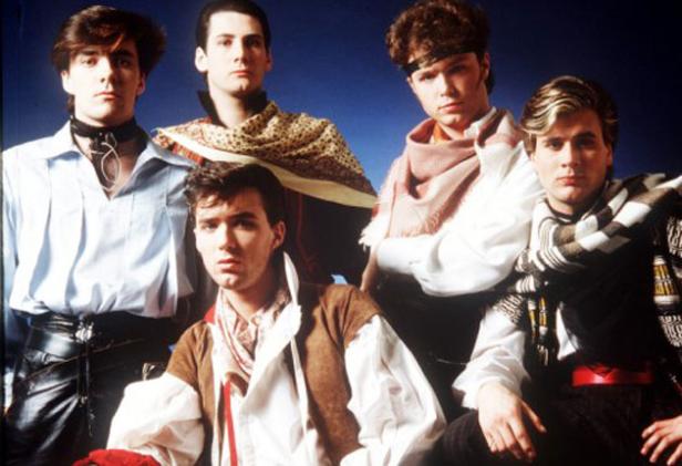 ...and so, in a basement studio on Islington's Holloway Road, the Angel boys were busily trying to create a band who'd embody this latest twist in the tale. #GaryKemp 2009
#OnThisDay 1⃣9⃣8⃣1⃣ #SpandauBallet released their debut album, 'Journeys to Glory'.