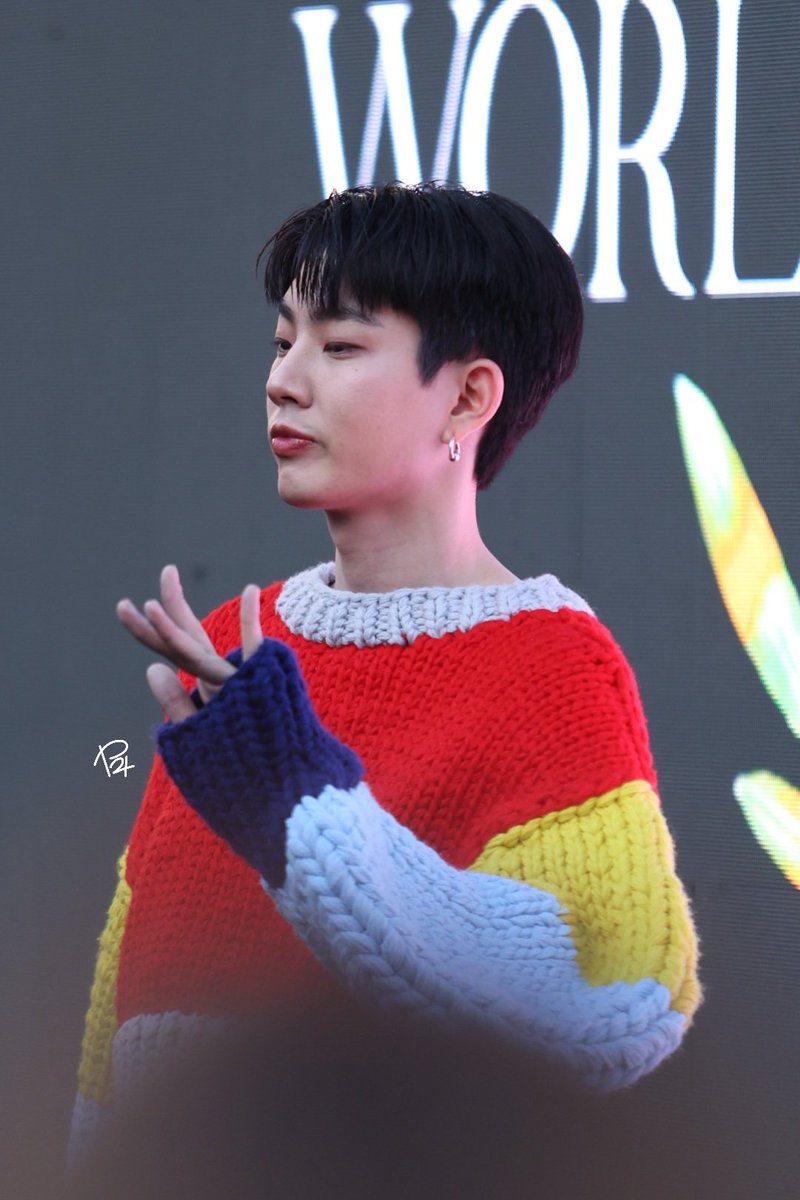 โหเธอออ หล่อทุกวัน เหนื่อยมั้ยอะ 🤣

#LOEWExOffJumpol
#SiamParagonxOffJumpol 
#SiamParagonWFTSS2024
#ออฟจุมพล