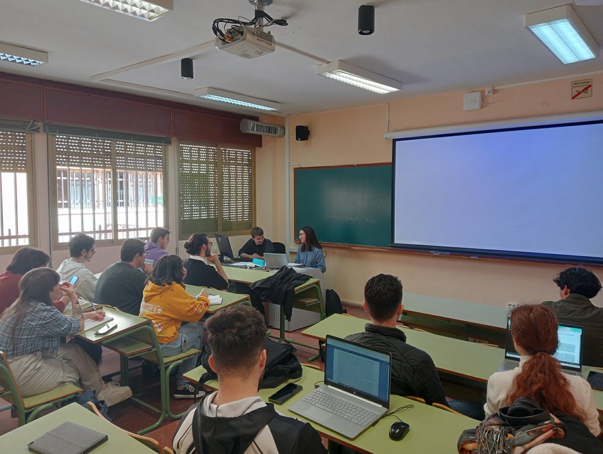 Hoy hemos tenido la primera sesión del segundo cuatrimestre. Continuamos leyendo y discutiendo juntos «El origen de la obra de arte». En esta sesión hemos hecho una recapitulación de lo que vimos en el primer cuatrimestre de la mano de nuestra compañera Sara Martín.