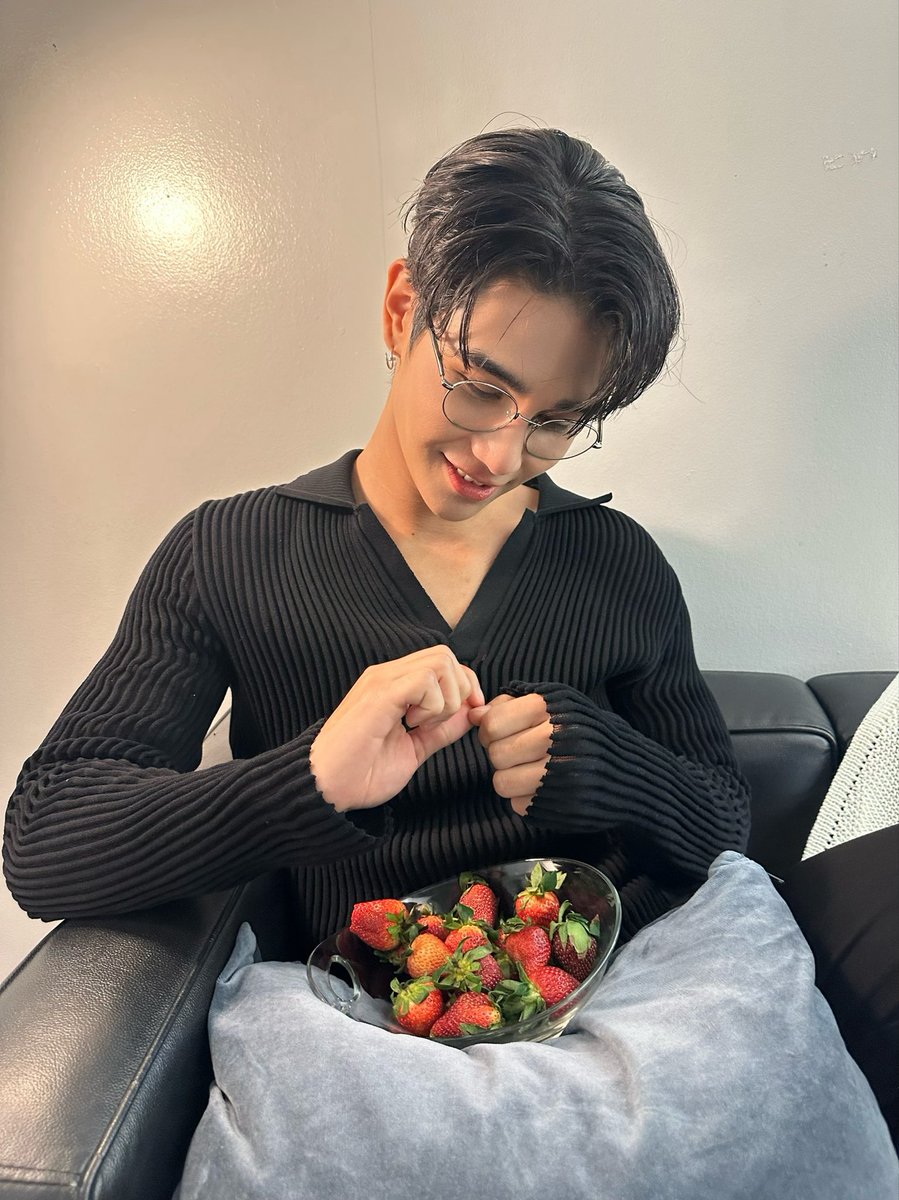 This man is now 29,and he wants Saturdayss to be happy in everyday. He only wish you to know that whoever you are you are loved and deserve to be loved. He is closing to 30 now. you can call him uncle Jeff. 

#HBDJeffSatur29th 
#JeffSatur29thBirthday