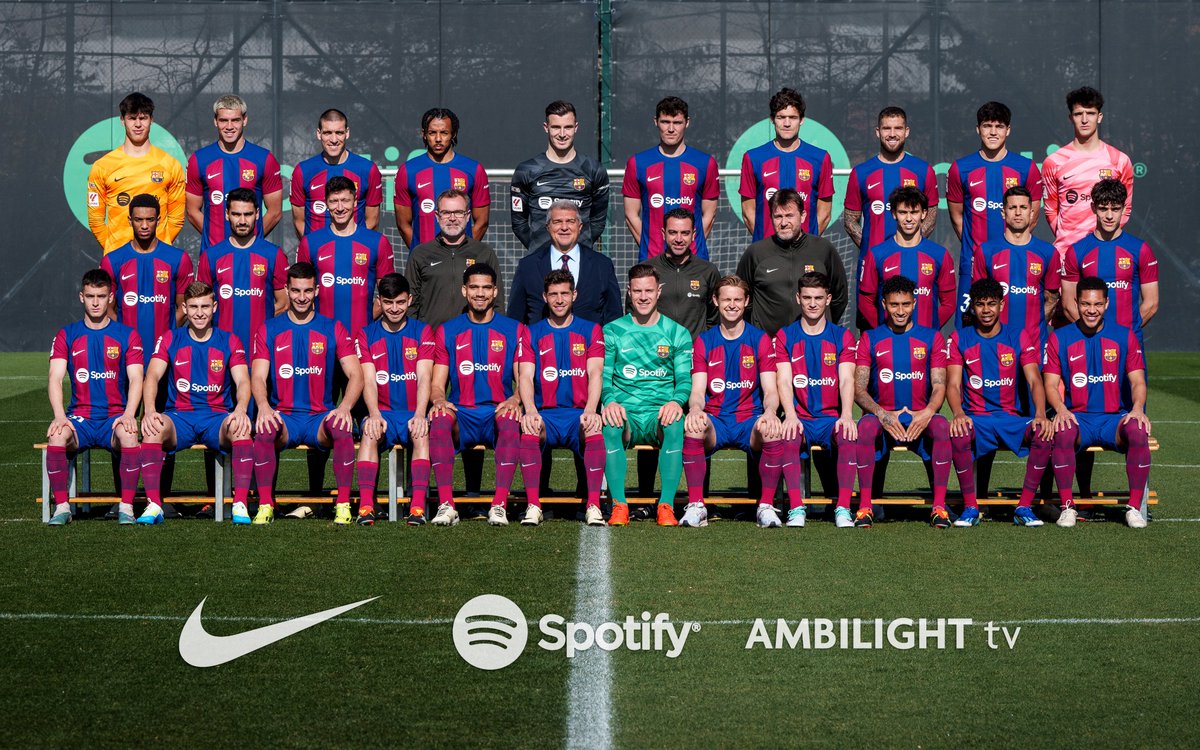 FCBarcelona's tweet photo. 📸 𝟐𝟎𝟐𝟑/𝟐𝟒 𝐎𝐅𝐅𝐈𝐂𝐈𝐀𝐋 𝐓𝐄𝐀𝐌 𝐏𝐇𝐎𝐓𝐎 💙❤️ https://t.co/SHQVei1FFj