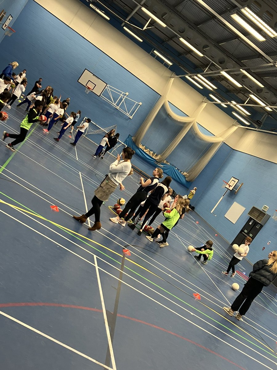 WestLeedsSSP's tweet photo. Fantastic evening @PudseyGS for our Year 3/4 ‘Develop &amp; Play’ Netball with 5 school’s attending and learning new netball skills 
Thanks to the amazing leaders from Pudsey Grammar 😀🙌🏻🙌🏻🥇🤩 https://t.co/jJbars5tSm