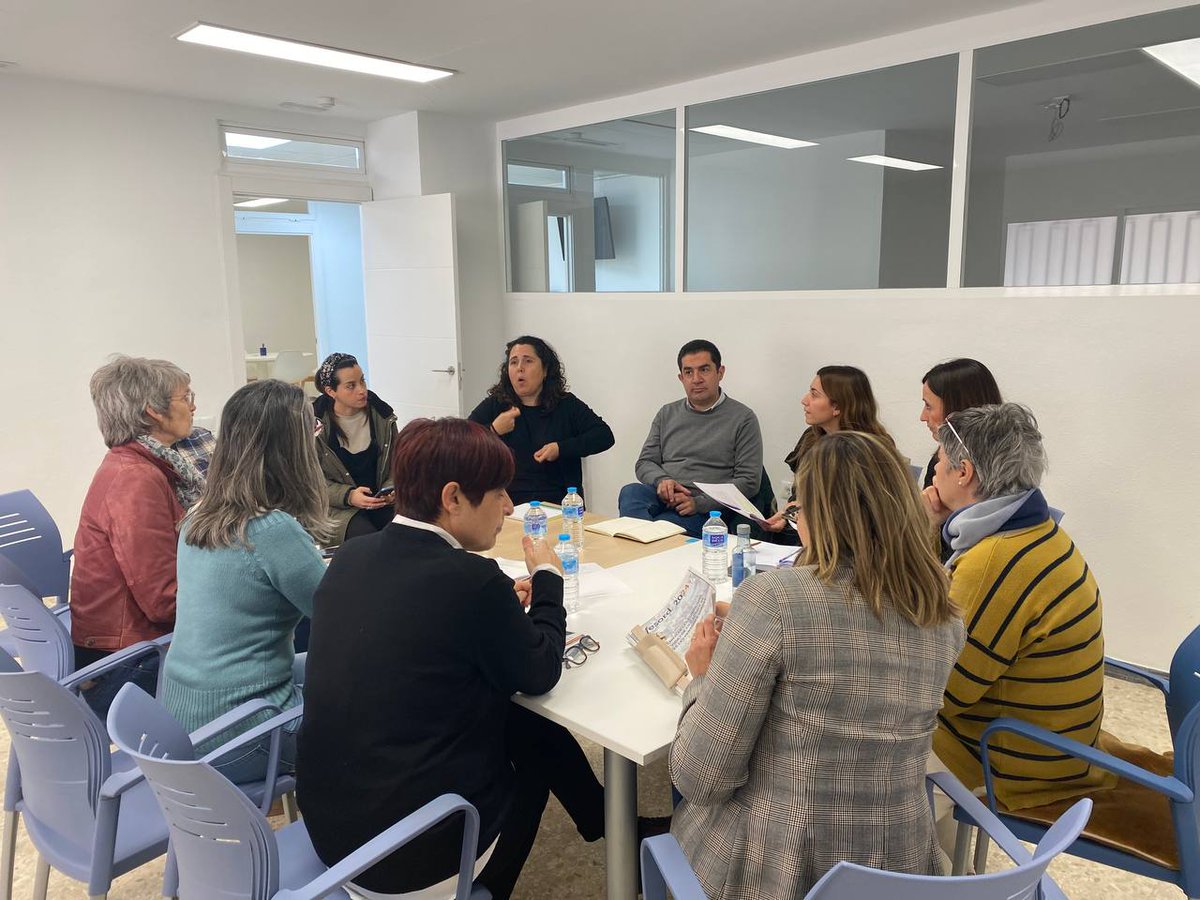 Fesord's tweet photo. 🟦 Hoy nos hemos reunido con el alcalde de #Alcoy, Toni Francés y la concejala de Bienestar Social, Aroa Mira para tratar todos los temas de colaboración que se llevan en marcha con el Ayuntamiento y la organización del #DIPS2024 que este año se realizará en Alcoy. https://t.co/kb8JZYsE3k