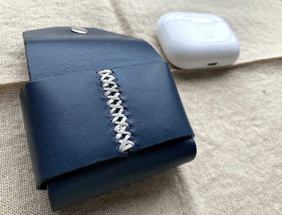 AirPodsケース
#レザークラフト　#レザー　#皮小物　#ハンドメイド