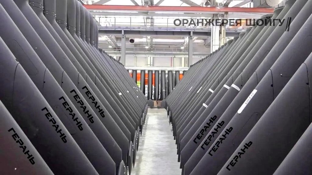 TRUFAULT's tweet photo. Los rusos han dado colgado un nuevo vídeo, en el que se muestra como les va la producción de los drones kamikaze Geran2 (HESA Shahed 136).
🇷🇺🔥
#UkraineRussiaWar #dron #UkraineWar #Ucrania #drones #loteringmunition #Propaganda #Warinfo https://t.co/JhRSeQENkU