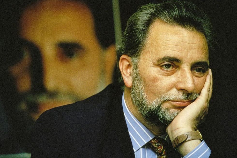CarlosP59051425's tweet photo. A propósito de todo lo que estamos conociendo sobre Koldo y la trama de las mascarillas, he recordado esta frase de Julio Anguita que suscribo en su integridad: “quien vota a los corruptos los legitima, los justifica y es tan responsable como ellos.”
Pues eso… https://t.co/Ym0KVXOLw1