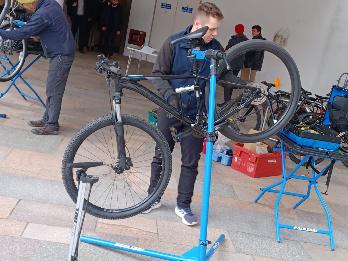 Adam from @BikeforGoodGla busy at our Dr Bike today. Get your bike serviced for free at one of the following Dr Bikes, or the @UofGGUEST bike hub. gla.ac.uk/myglasgow/sust… linktr.ee/guest.bikehub