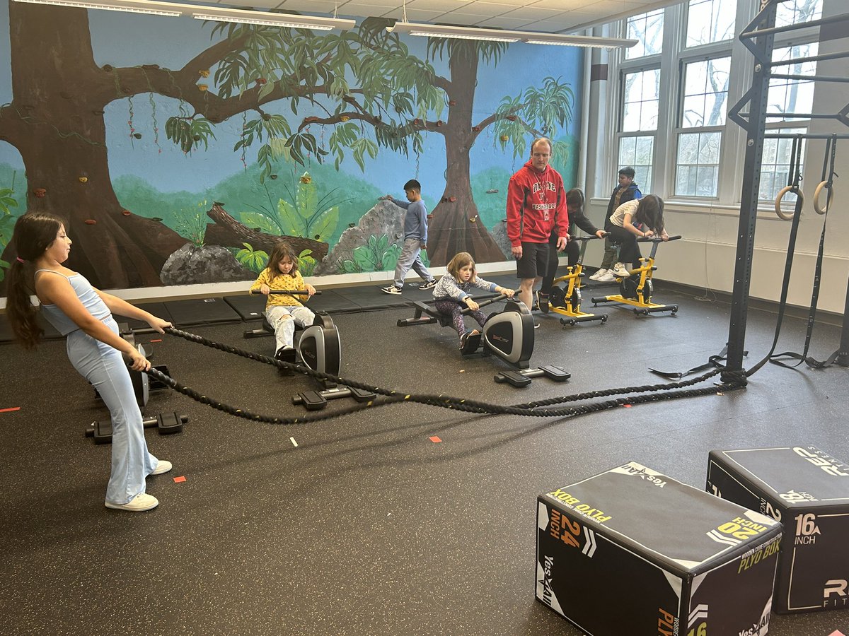 BcsdPe's tweet photo. Lesson 1 of Fitness with Coach Borror at MKES at the MKES Wellness Center. Our 4th grade students chose this unit while the rest of the class participated in the Bowling unit with Coach Grayson &amp; Coach Henley. @BCSDNOTES @mtkiscoelem https://t.co/qzBhtVZblD