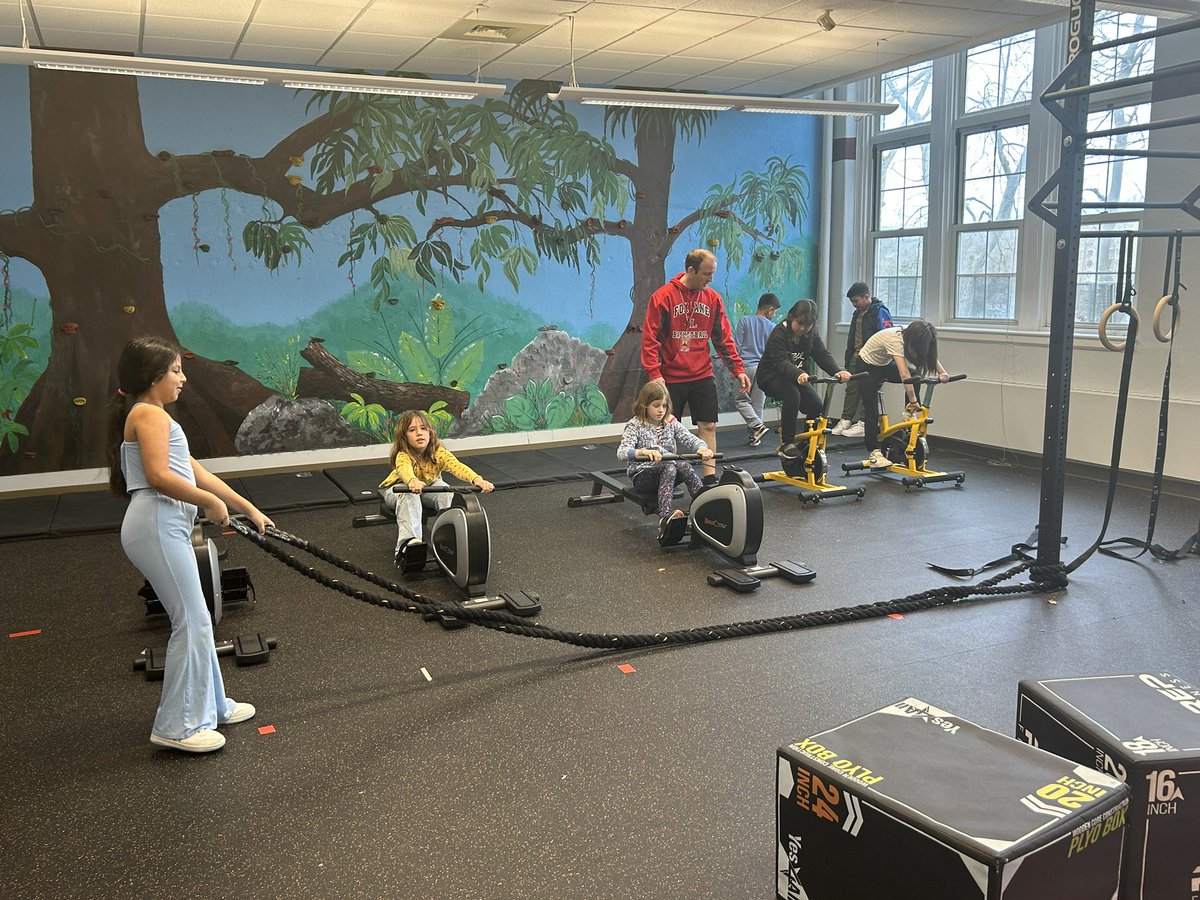 BcsdPe's tweet photo. Lesson 1 of Fitness with Coach Borror at MKES at the MKES Wellness Center. Our 4th grade students chose this unit while the rest of the class participated in the Bowling unit with Coach Grayson &amp; Coach Henley. @BCSDNOTES @mtkiscoelem https://t.co/qzBhtVZblD